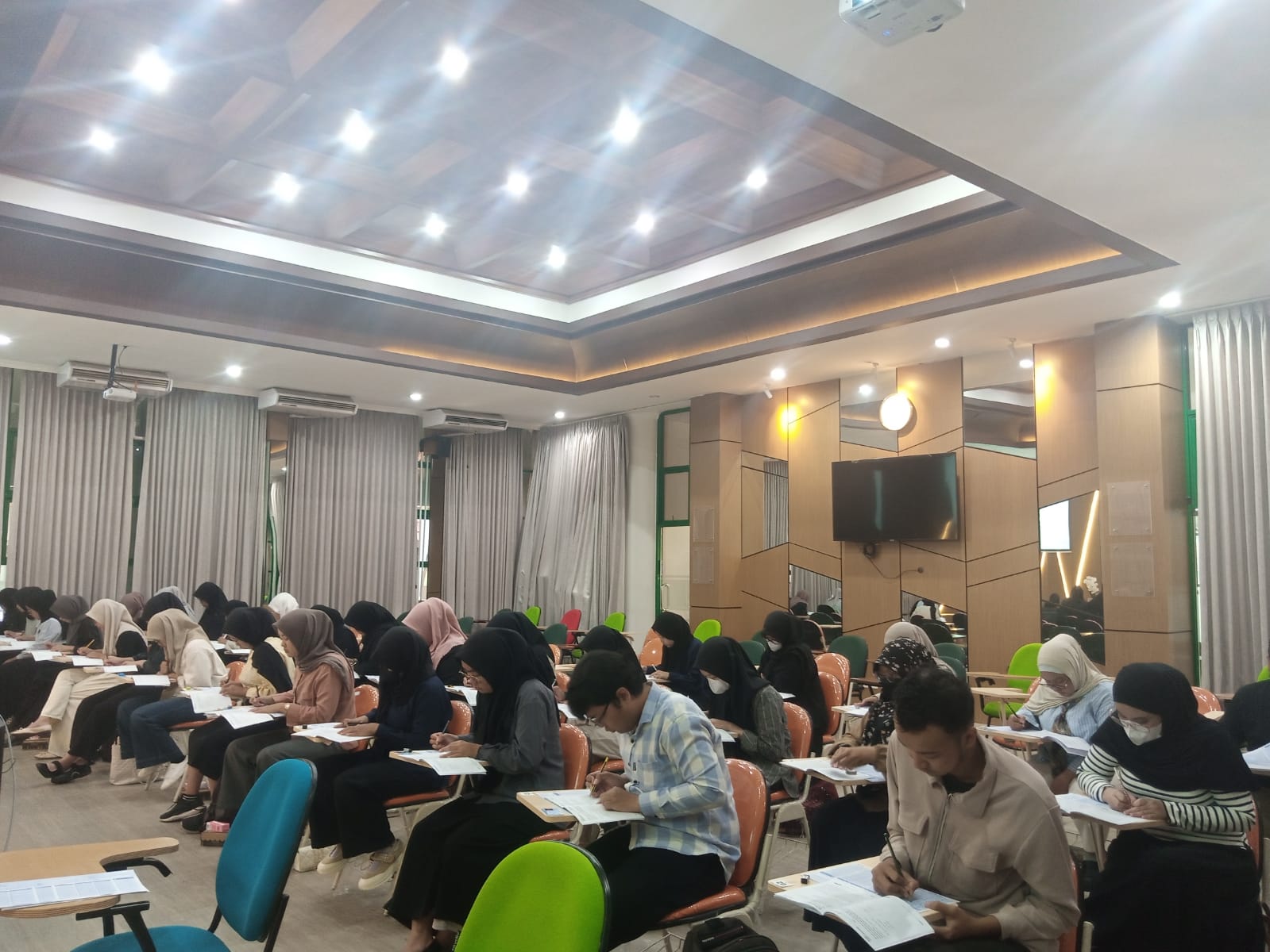 Tes CEPT di Auditorium Fakultas Ilmu Sosial dan Bisnis (FISB) UII